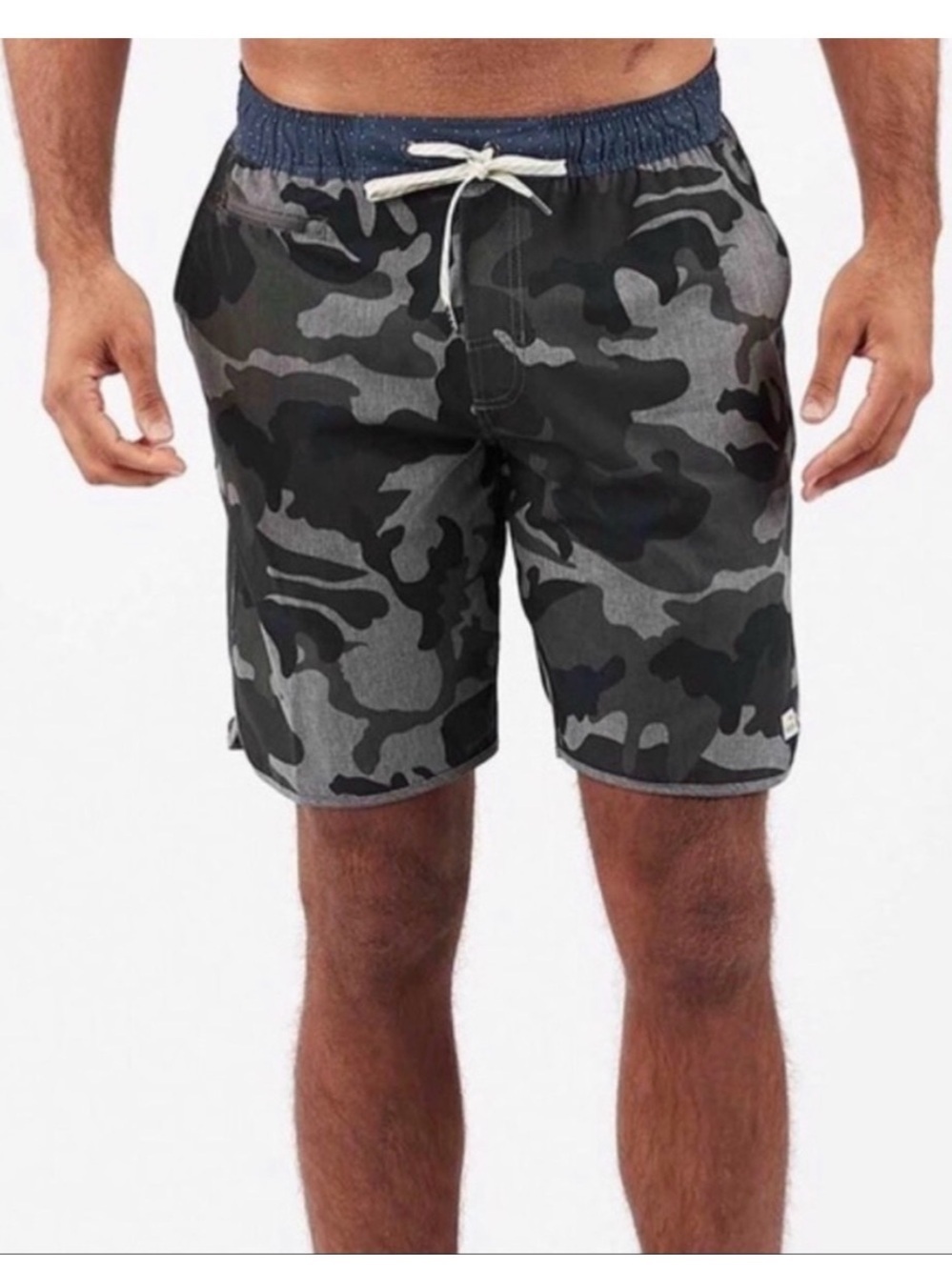Vuori Camo Banks Shorts M